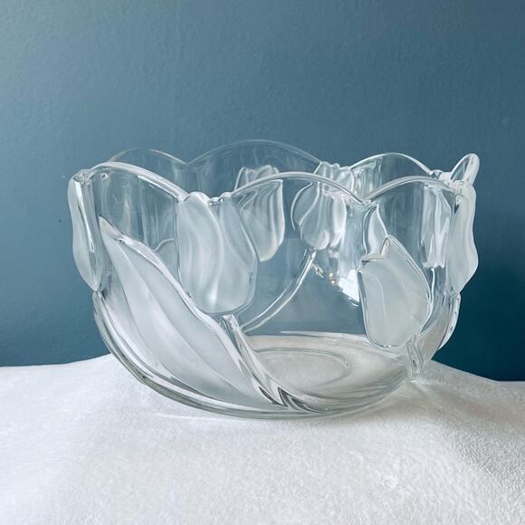 Vintage Mikasa Tivoli Frosted Tulip Serving Bowl Glass Flower Decorative - Picture 3 of 10
